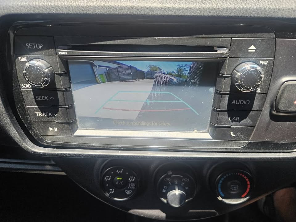 2017 Auto Toyota Yaris with low kms and easy finance 11.jpg